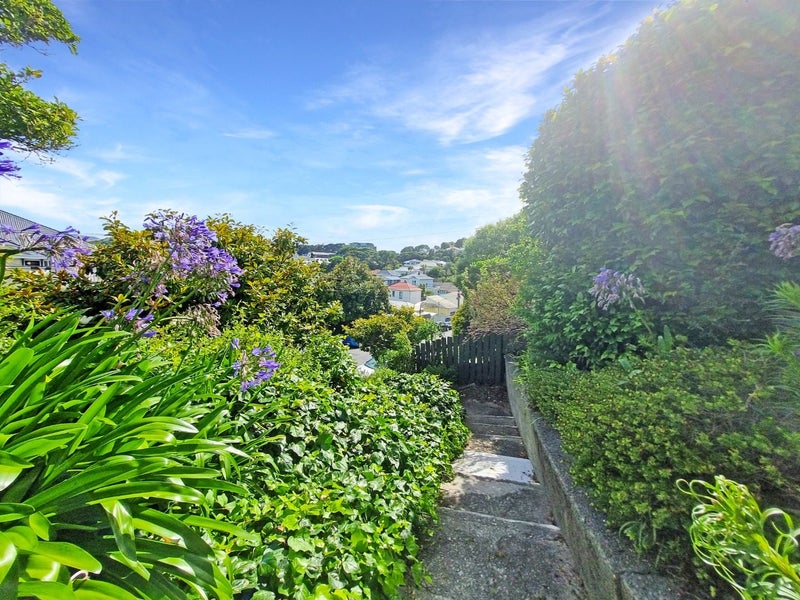 16 Lawrence Street, Newtown, Wellington - Carousel 2