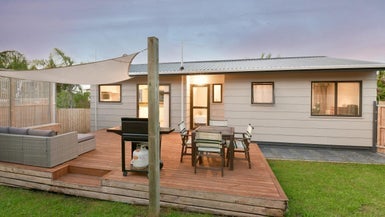 15B Pacific Parade, Army Bay, Whangaparaoa - Carousel 1