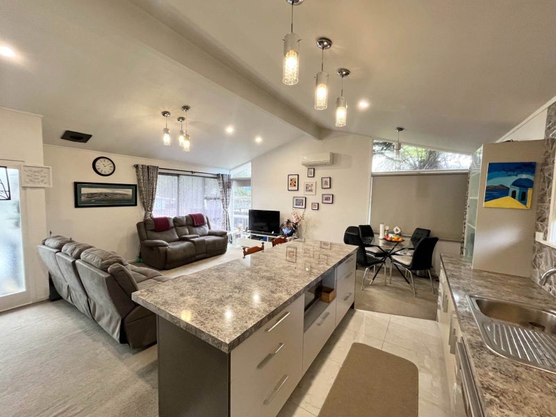 11A John F Kennedy Place, Glen Eden, Auckland - Carousel 1