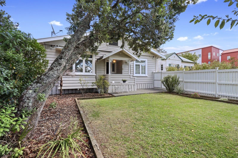 8 Hammond Street, Hamilton Central, Hamilton - Carousel 16