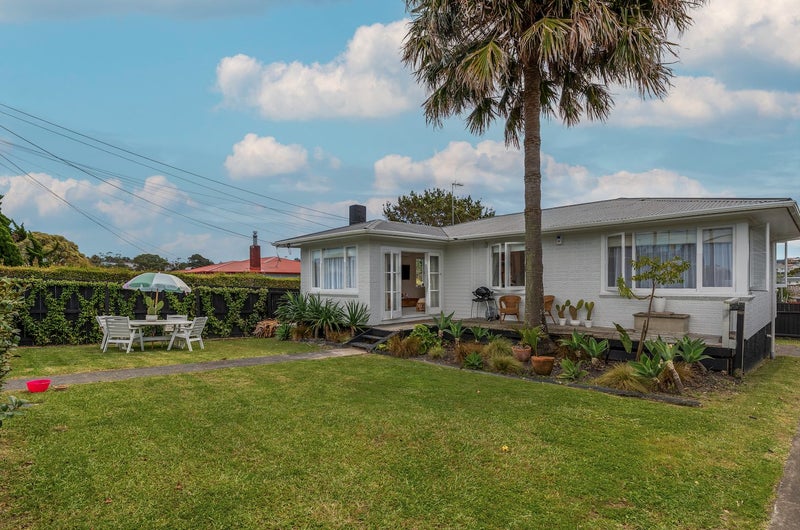 79 Farquhar Road, Glendene, Auckland - Carousel 27