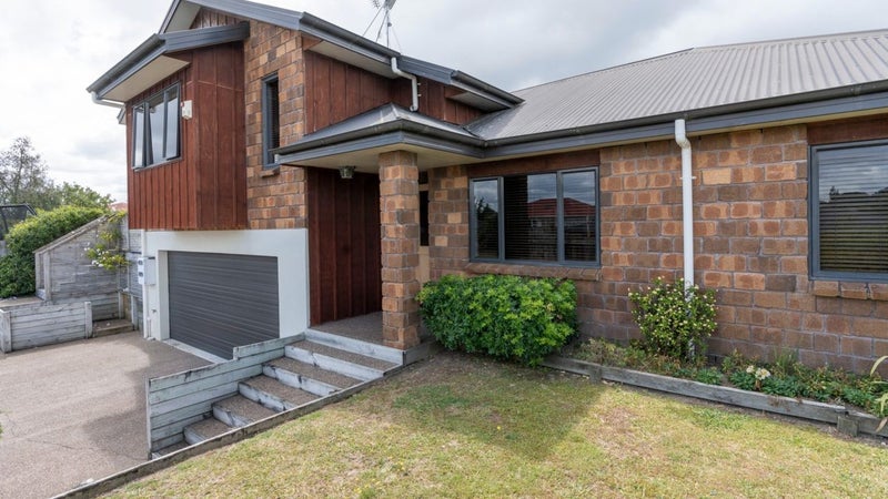 2 Thomson Avenue, Dinsdale, Hamilton - Carousel 1