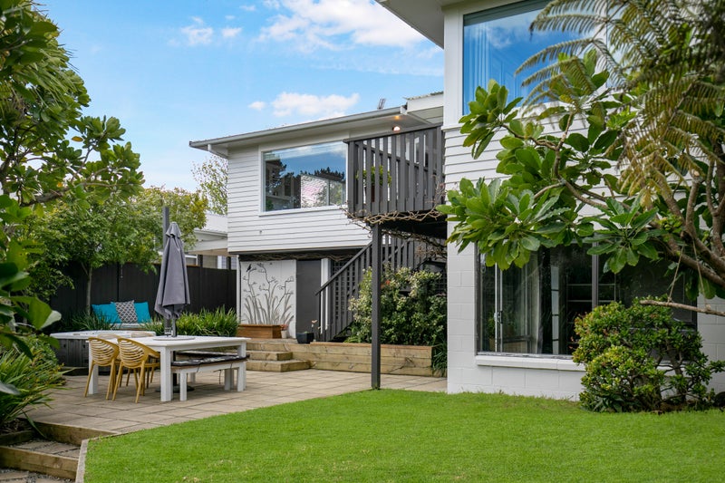 56 Paragon Avenue, Beach Haven, Auckland - Carousel 1