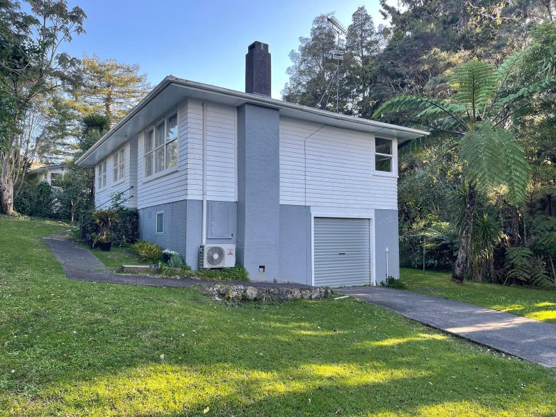 15 Daffodil Street, Titirangi, Auckland - Carousel 1