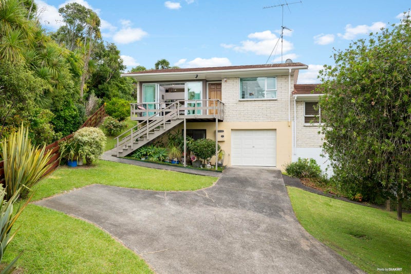 2/62 Mayfair Crescent, Mairangi Bay, Auckland - Carousel 1