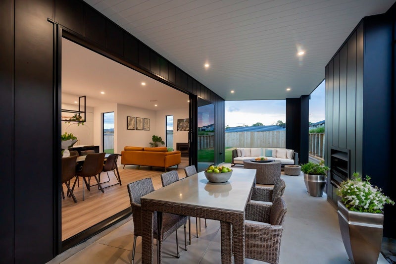 5 Edenmore Terrace, Fitzherbert, Palmerston North - Carousel 2