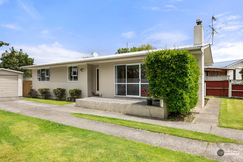 14 California Drive, Totara Park, Upper Hutt - Carousel 1
