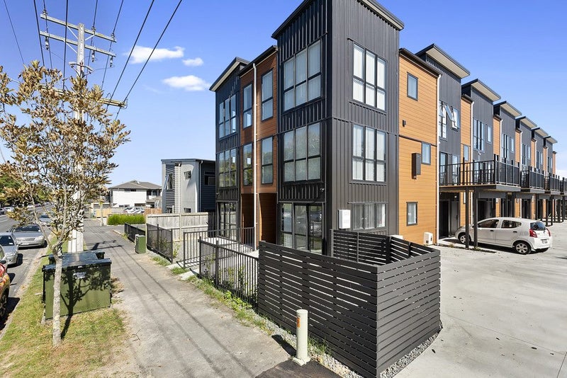 1/183 Knighton Road, Hillcrest, Hamilton - Carousel 1