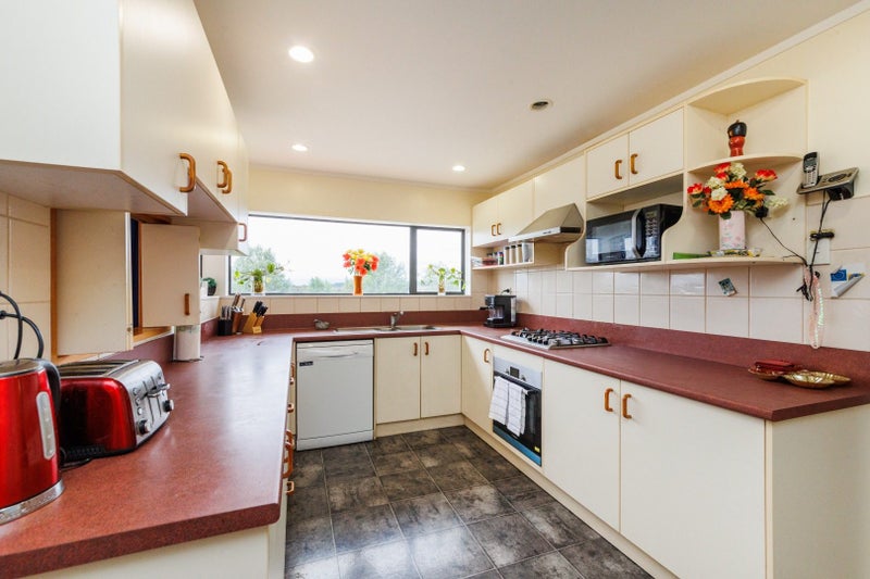 115 Pacific Drive, Fitzherbert, Palmerston North - Carousel 2