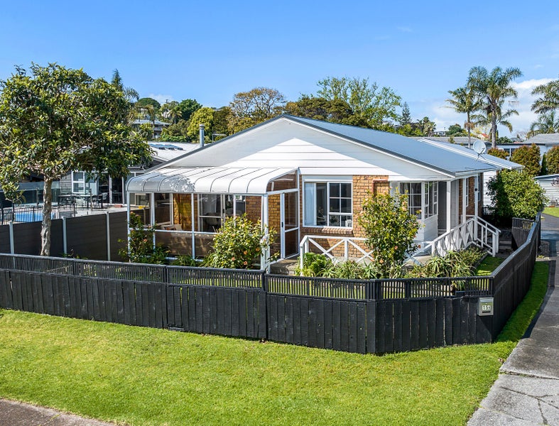 15A The Circle, Manly, Whangaparaoa - Carousel 1
