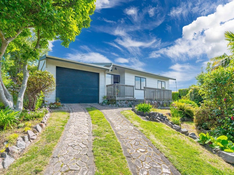 11 Green Place, Richmond Heights, Taupo - Carousel 1