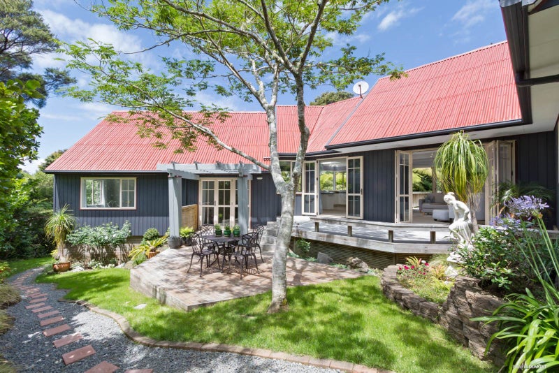 49 Staincross Street, Green Bay, Auckland - Carousel 1