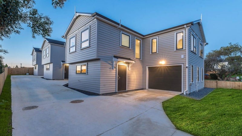 42A Larissa Avenue, Henderson, Auckland - Carousel 1