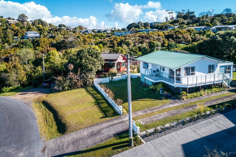 11 Wattle Road, Oneroa, Waiheke Island - Carousel 2