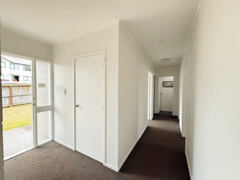 2/1 Raeben Avenue, Hillcrest, Auckland - Carousel 2