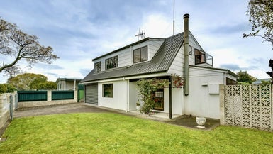 32 Atherfold Crescent, Greenmeadows, Napier - Carousel 1