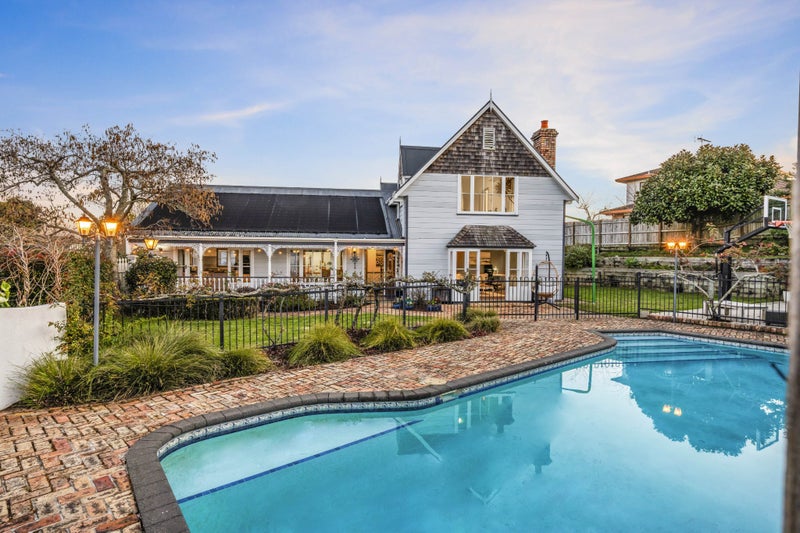 10 Voltaire Court, Botany Downs, Auckland - Carousel 1