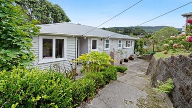 10 Kereru Bend, Tawa, Wellington - Carousel 1