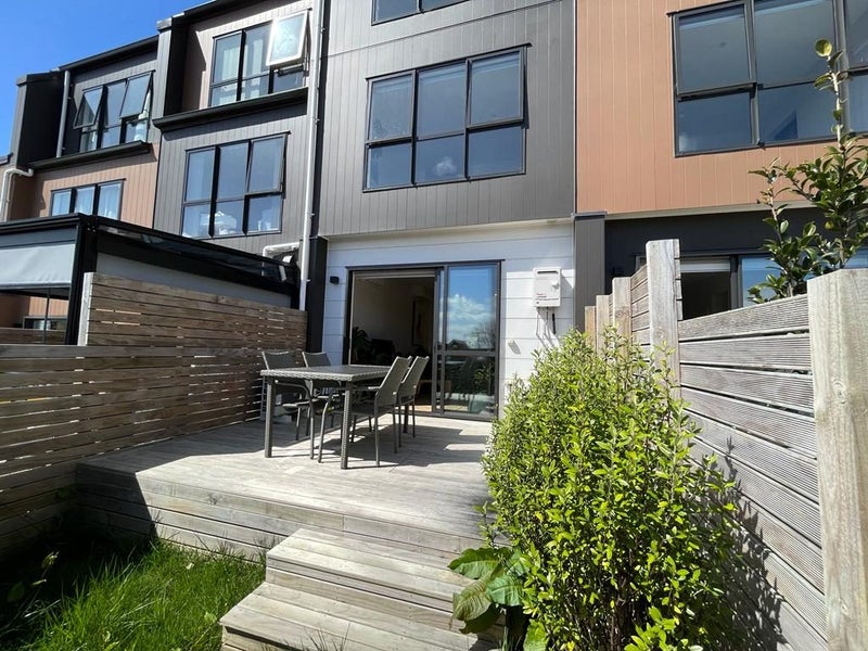 4/60 Highland Park Drive, Highland Park, Auckland - Carousel 1