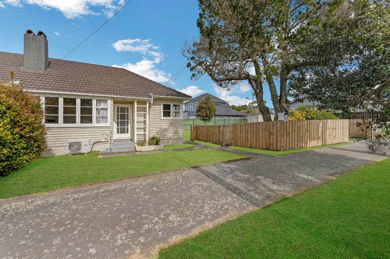 2 Fairlands Avenue, Waterview, Auckland - Carousel 1