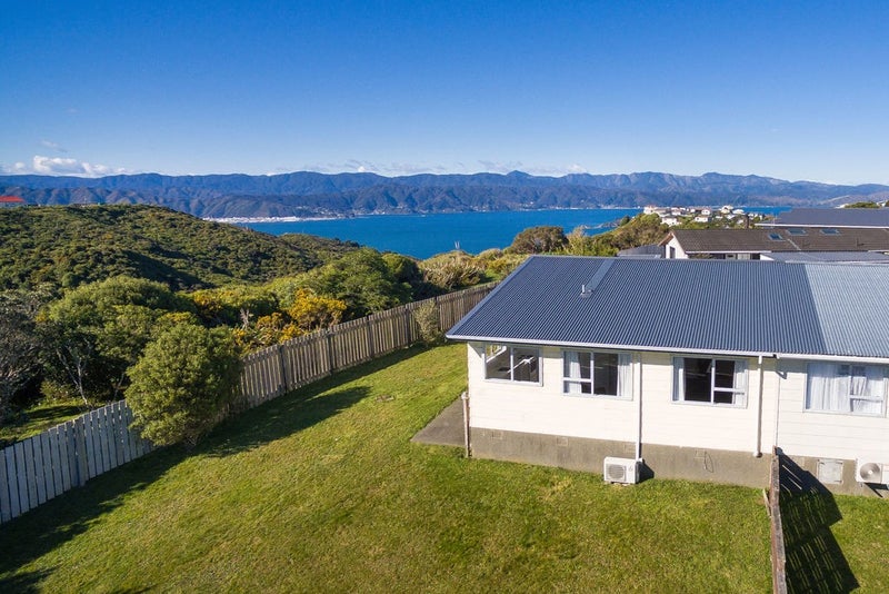 15B Bayswater Place, Newlands, Wellington - Carousel 1