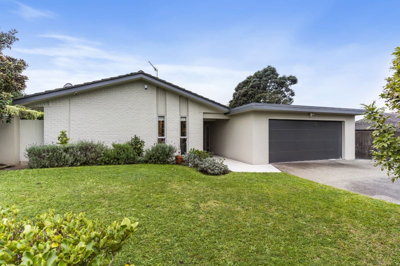 13 Jane Gifford Place, Half Moon Bay, Auckland - Carousel 1