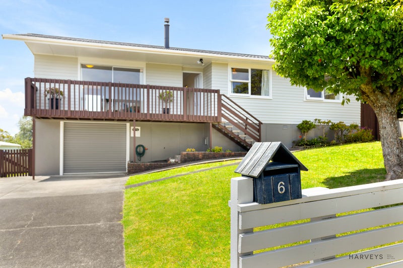 6 Rangitiki Crescent, Lynfield, Auckland - Carousel 1