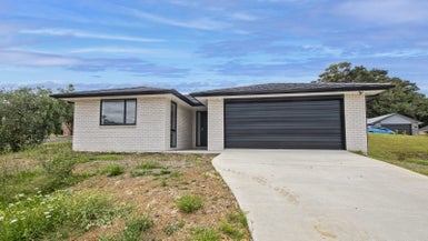 3 Royal Saint Annes Drive, Te Kamo, Whangārei - Carousel 1