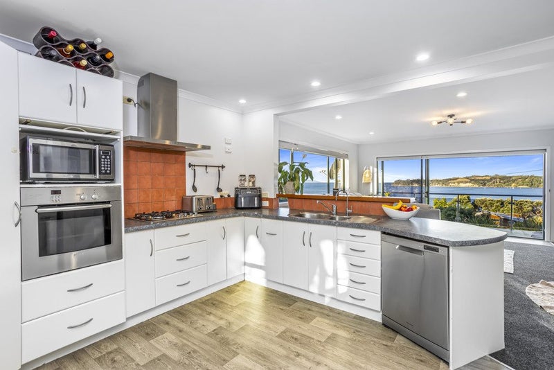 8 Swann Beach Road, Stanmore Bay, Whangaparaoa - Carousel 1