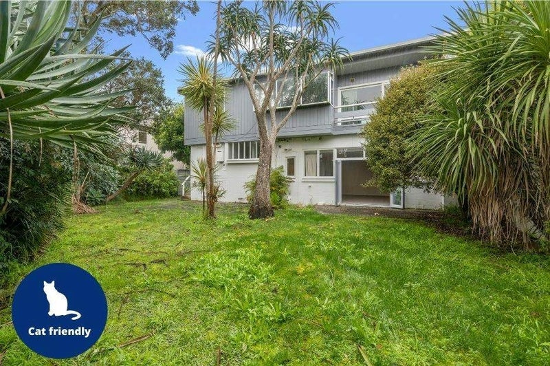 2 Castor Bay Road, Castor Bay, Auckland - Carousel 1
