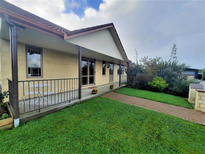 1 D'Urville Place, Kelvin Grove, Palmerston North - Carousel 18