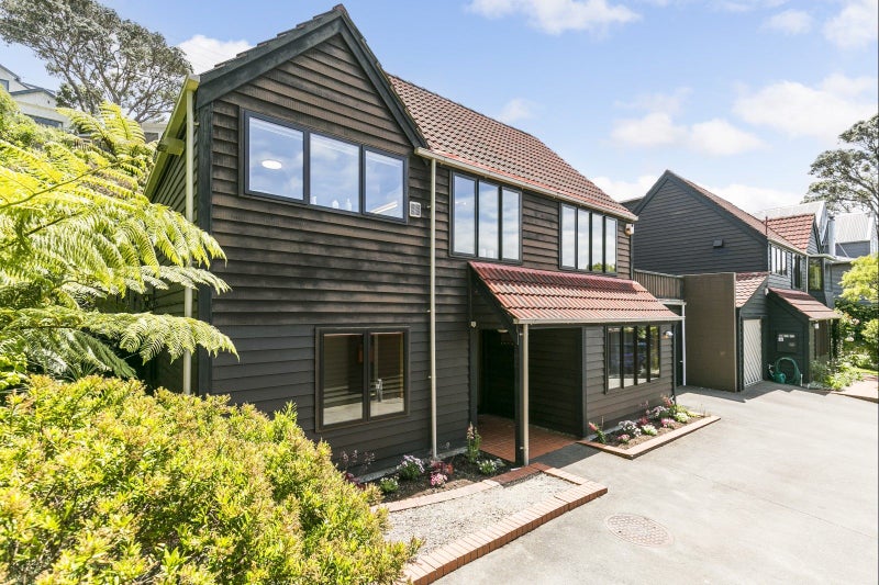 3/8 Roscoe Terrace, Wadestown, Wellington - Carousel 2