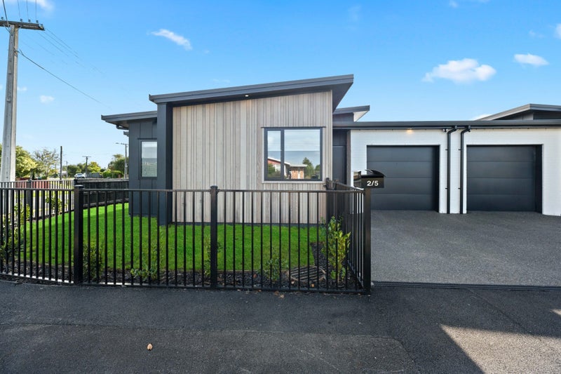 2/5 Mears Road, St Andrews, Hamilton - Carousel 1