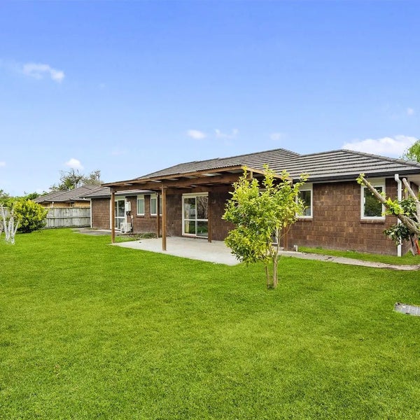210 St James Drive, Huntington, Hamilton - Carousel 2