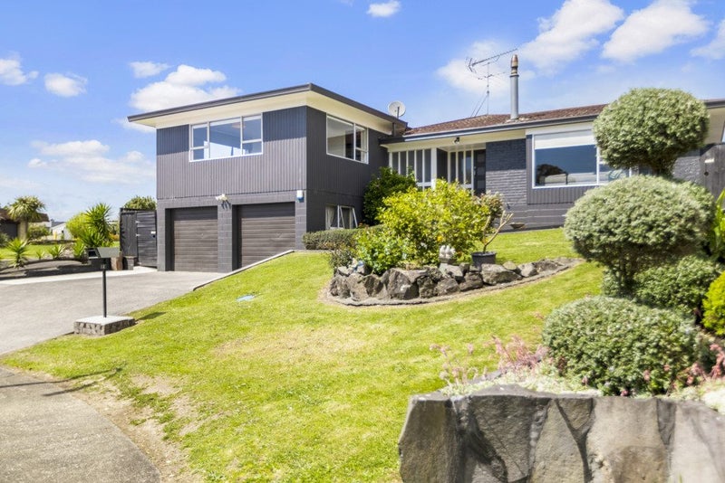 12 Hartfield Rise, Pahurehure, Papakura - Carousel 1