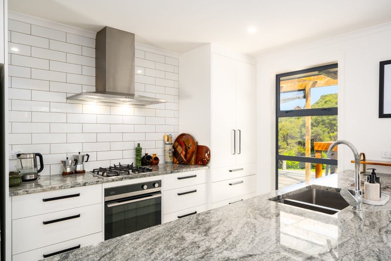 8 Topsail Way, Whitby, Porirua - Carousel 2