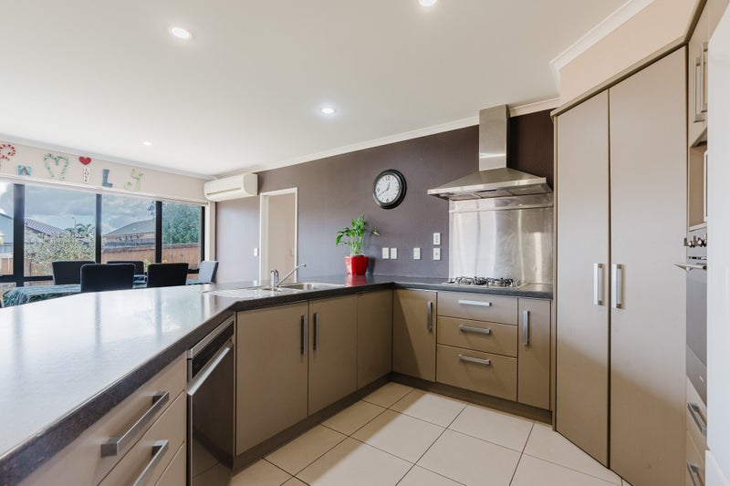 25 The Dales, Dinsdale, Hamilton - Carousel 2