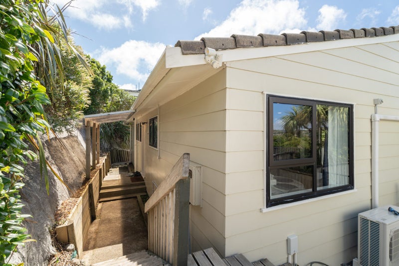 31 Cheltenham Terrace, Newlands, Wellington - Carousel 1