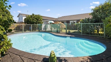 34 Raddock Place, Farm Cove, Auckland - Carousel 1