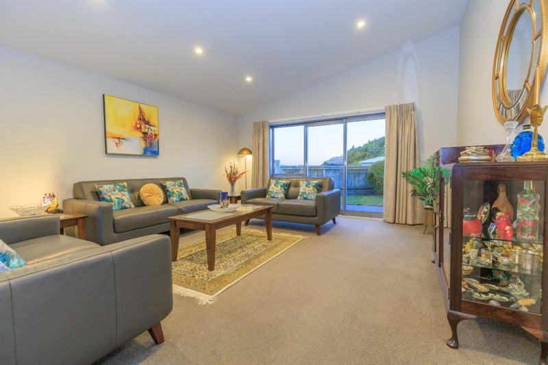 9 Foxham Terrace, Churton Park, Wellington - Carousel 2