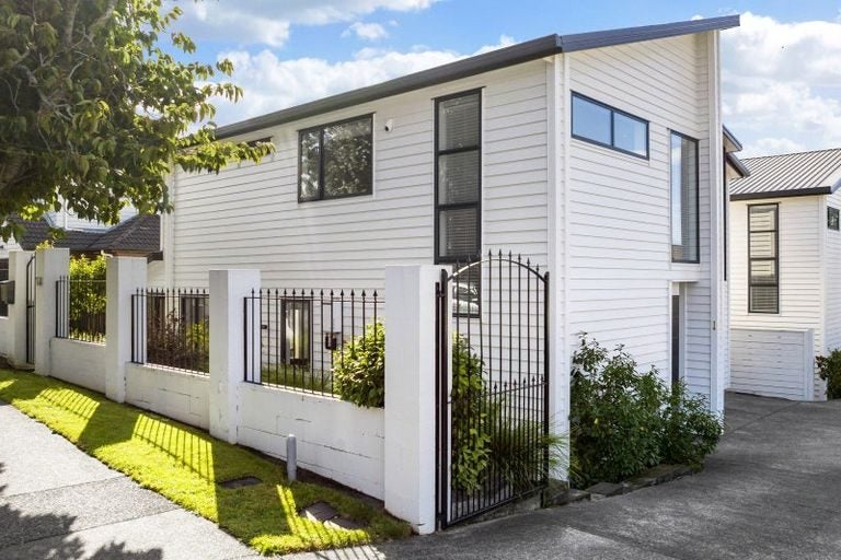 14 Peet Avenue, Royal Oak, Auckland - Carousel 1