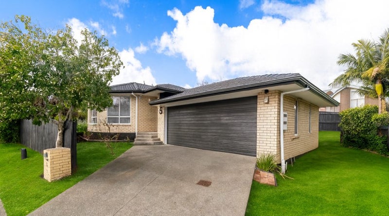5 Kasia Close, Massey, Auckland - Carousel 1