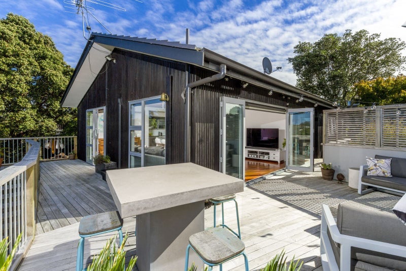 15 Welland Place, Hillcrest, Auckland - Carousel 1