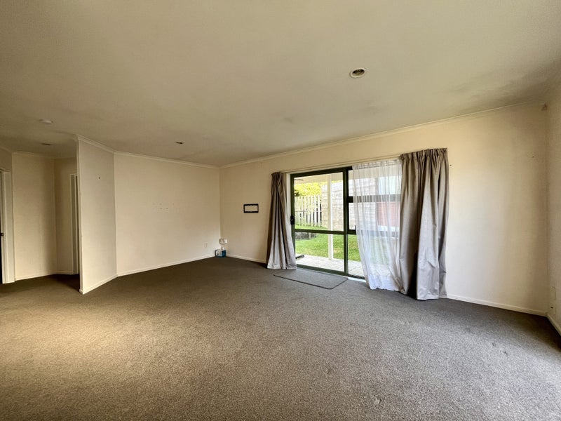 7A La Perouse Street, Botany Downs, Auckland - Carousel 2