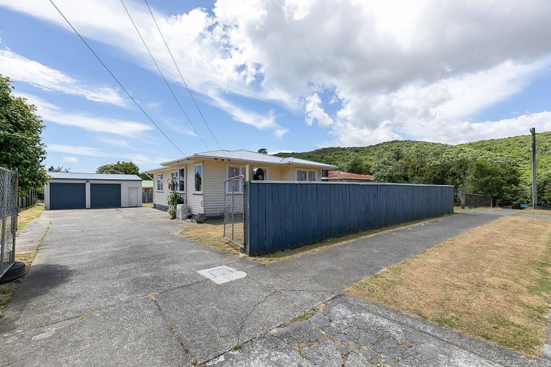 19 Cardiff Crescent, Cannons Creek, Porirua - Carousel 1
