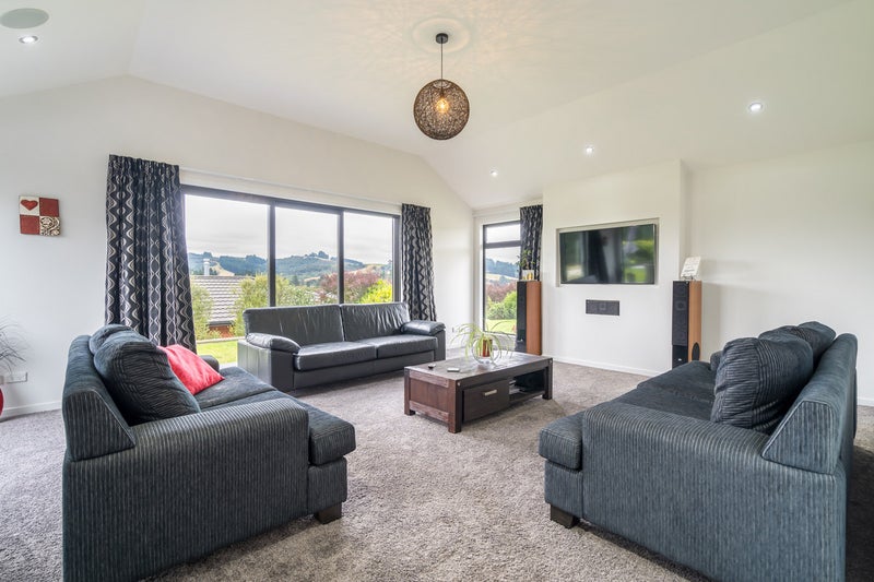 64 Severn Street, Green Island, Dunedin - Carousel 2