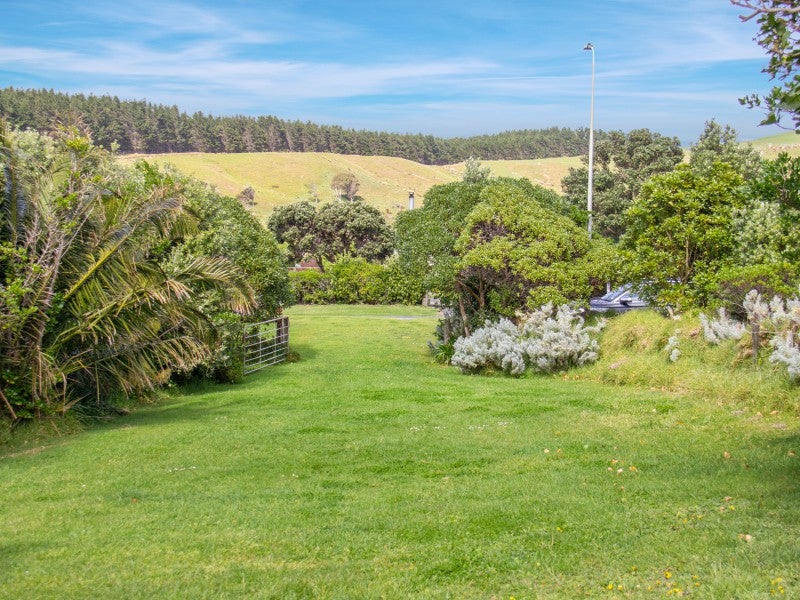25 Jetty Road, Castlepoint - Carousel 11
