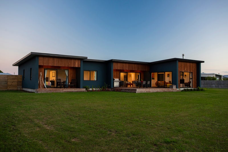 8 Ferris Crescent, Wainui, Gisborne - Carousel 1