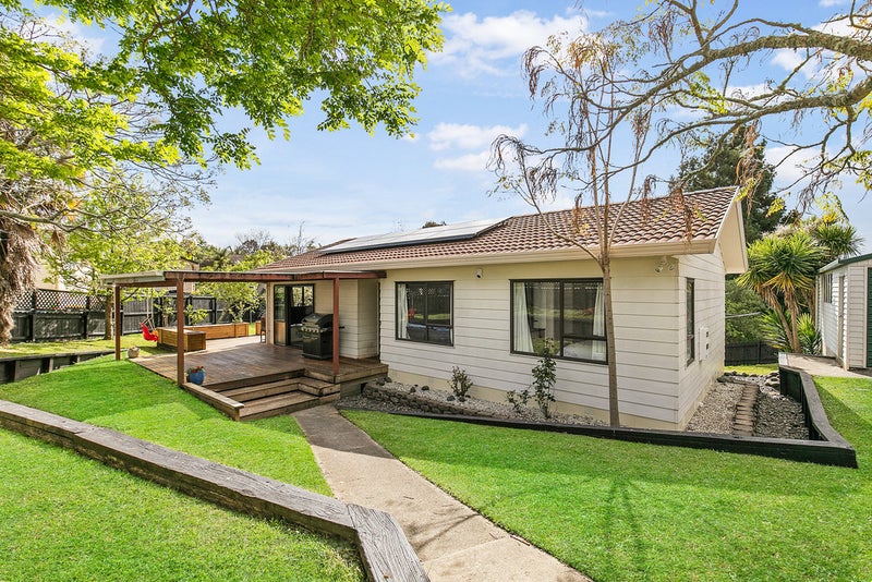 9 Lori Place, Massey, Auckland - Carousel 1