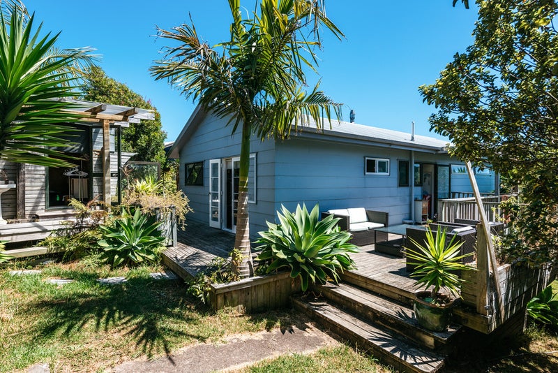 17 Kiwi Street, Oneroa, Waiheke Island - Carousel 2
